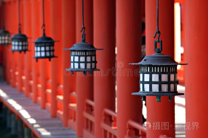 宫岛由纪夫神社的灯笼日本