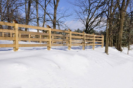 冬季木栅栏