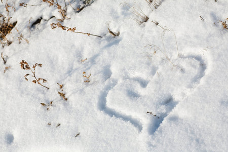 雪地上的心