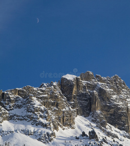 意大利山地雪景