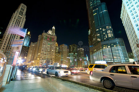 芝加哥晚间交通与城市生活