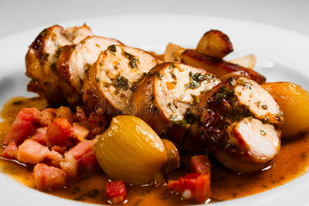 淹泡汤炖兔肉兔肉卷照片