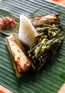 亚洲人的食物，米饭鱼