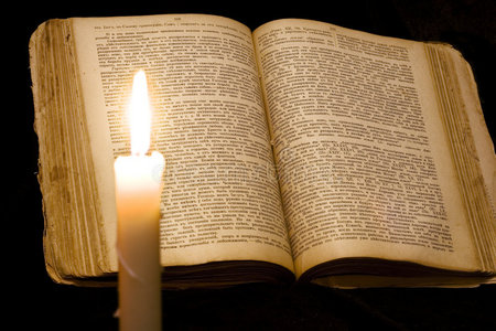 蜡烛和书