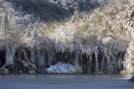 克罗地亚普利特维兹湖冬季降雪图片