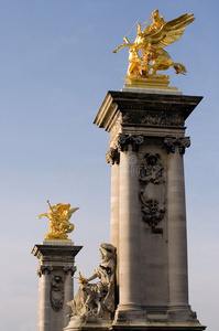 亚历山大三世桥的柱子图片