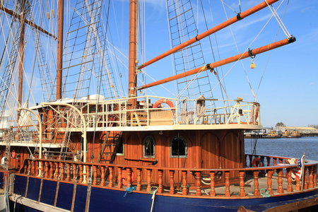 旧木帆船