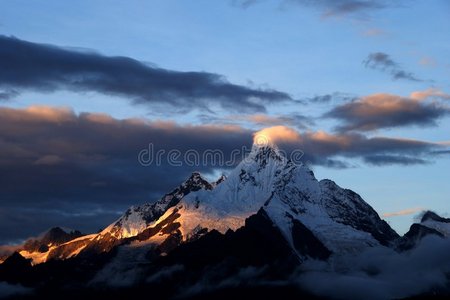 梅里雪山图片