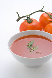 健康的自制番茄汤和蔬菜