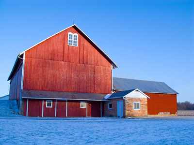 冬天的红蹄谷仓
