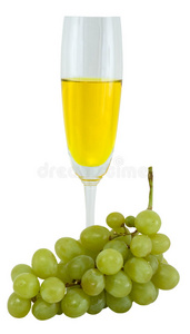 有一杯葡萄酒和绿葡萄的静物画