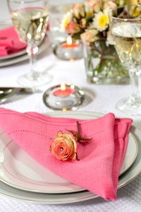 浪漫的餐桌布置