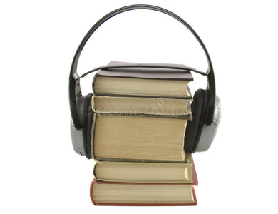 带耳机和书籍的有声读物概念图片