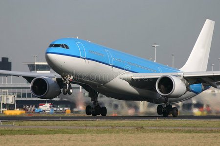 空客a330起飞照片