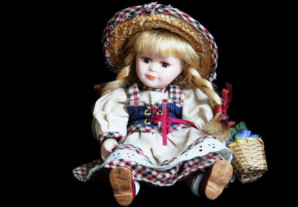 黑底瓷娃娃照片