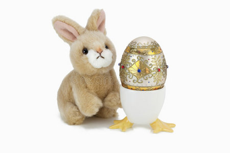小兔子和宝石蛋图片