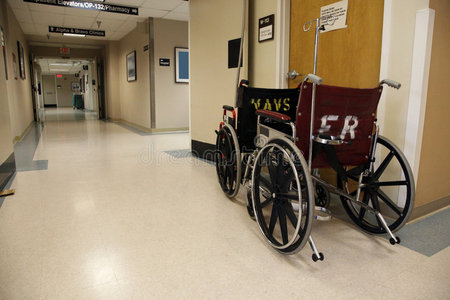 轮椅和走廊