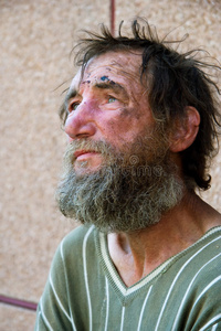 歪的可怜表情包图片