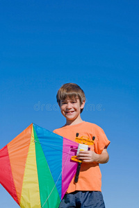 放风筝的男孩图片