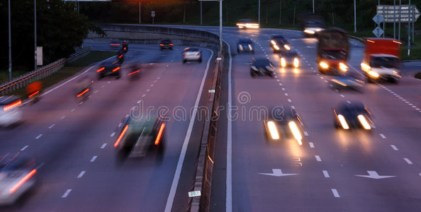 路上的汽车照片 正版商用图片0jku7o 摄图新视界