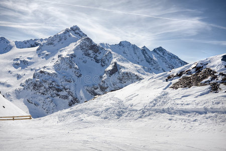 冬季阿尔卑斯山风景从滑雪胜地瓦尔索伦斯