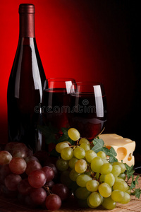 红酒和葡萄