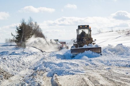 工作中的扫雪机图片