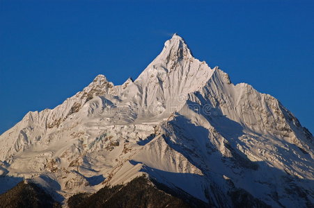 梅里雪山晨曦图片