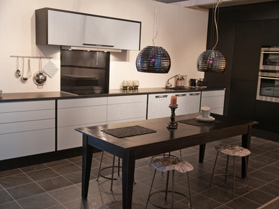 现代时尚设计黑白厨房