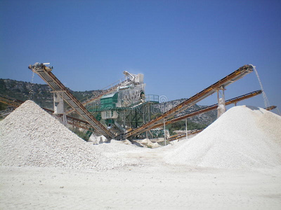 的卡车在采石场开采工作矢量等距图煤矿采矿采石场采石场输送机采石场