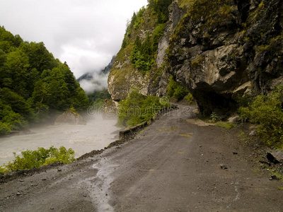 狭窄的道路