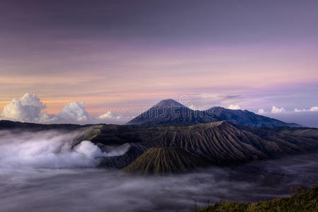 布罗莫火山