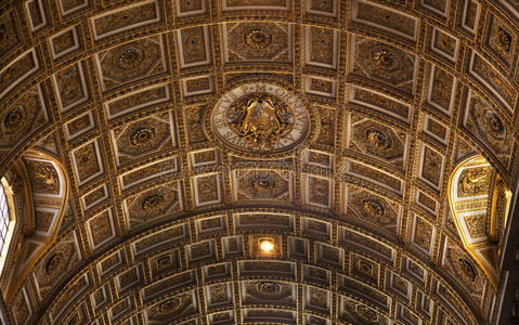 梵蒂冈内部金色天花板罗马意大利