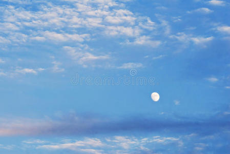 云中的月亮