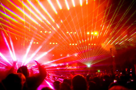 音乐谱和量子概率的相互作用带字母的现场音乐夜总会的霓虹灯招牌