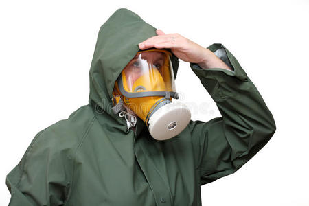 戴防毒面具的工人照片