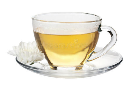 一杯绿茶和一朵白花