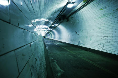 泰晤士河下隧道照片