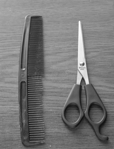 剪刀和梳子