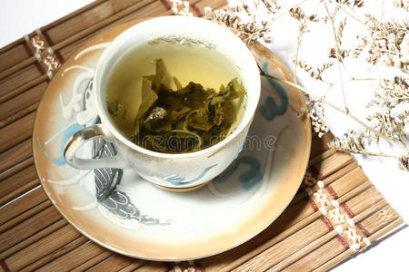 茶叶杯里的绿茶