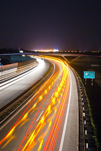 夜间高速公路长曝光照明线路