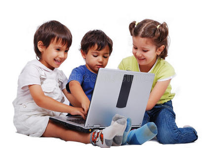 笔记本电脑上的儿童活动