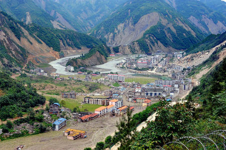 中国四川地震后受损城市图片