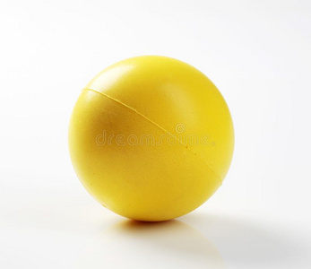 黄色泡沫球