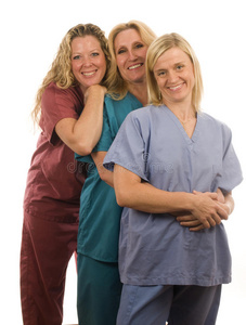 三个护士穿着医务服