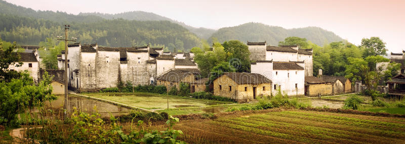 夕阳下的中国乡村全景