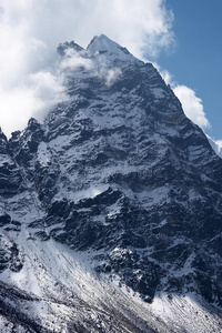 喜马拉雅山5939山峰上的云层