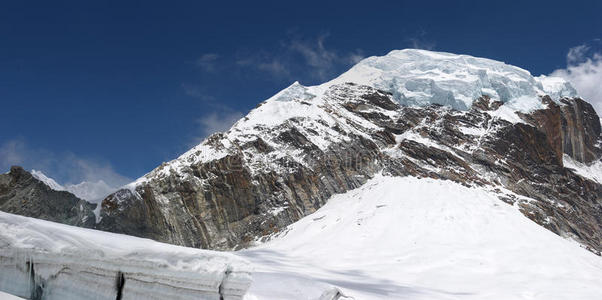 攀登 阿尔卑斯山 美丽的 敬畏 背包旅行 悬崖 冰川 尼泊尔