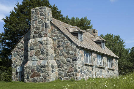 科博尔特爱荷华州奥科博吉湖的石屋照片