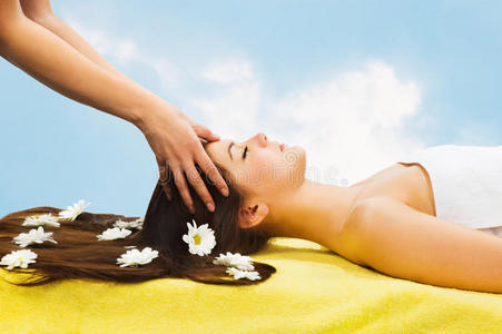 按摩的头头部按摩照片